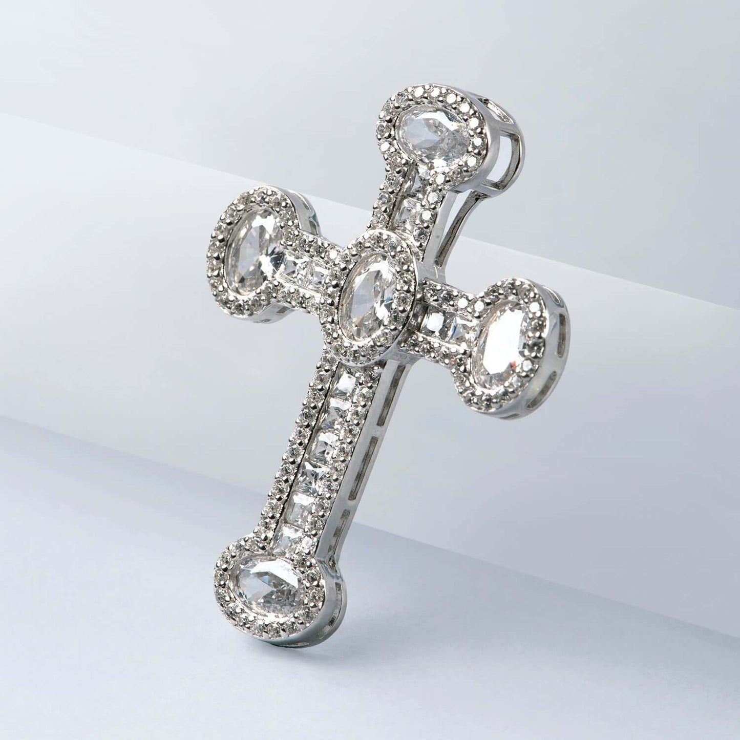 KRUIS HANGER - ZILVER, CRYSTALS EN ZIRKONIA