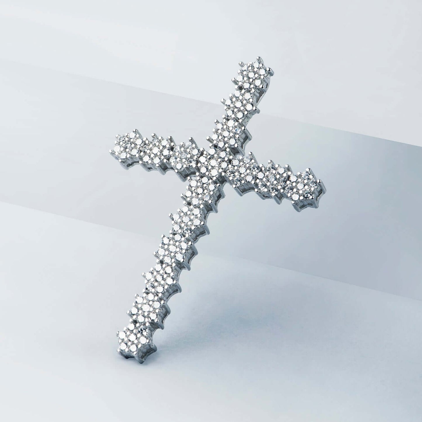 KRUIS HANGER - ZILVER EN ZIRKONIA