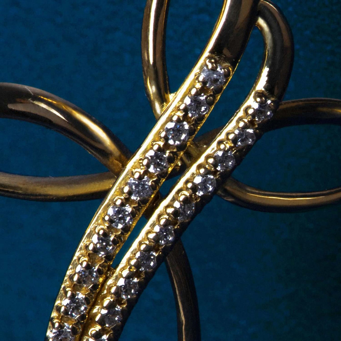KRUIS KETTING - DIAMANTEN EN GOUD