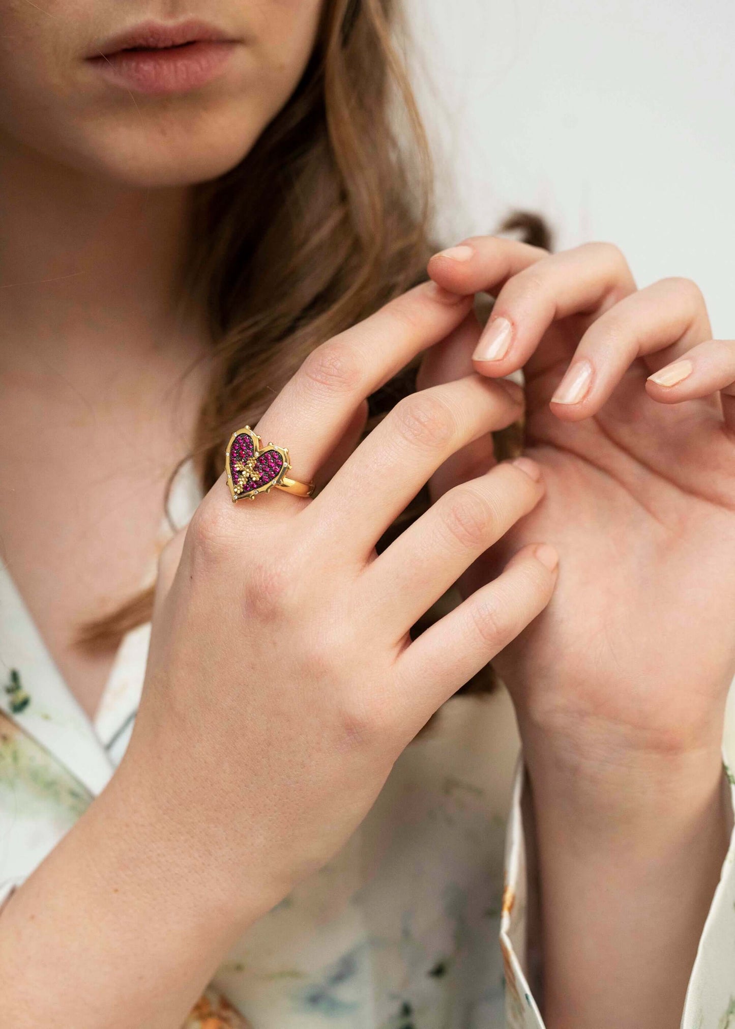 HEART AND CROSS - RING - GOLD AND DIAMONDS