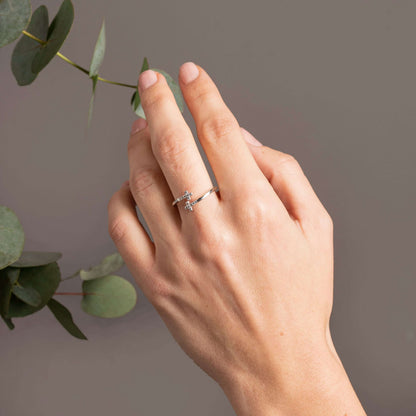 PAVÉ CROSSES RING - SILVER