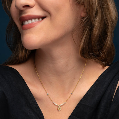 MIRACULOUS MEDAL NECKLACE - GOLDEN SILVER AND PEARLS