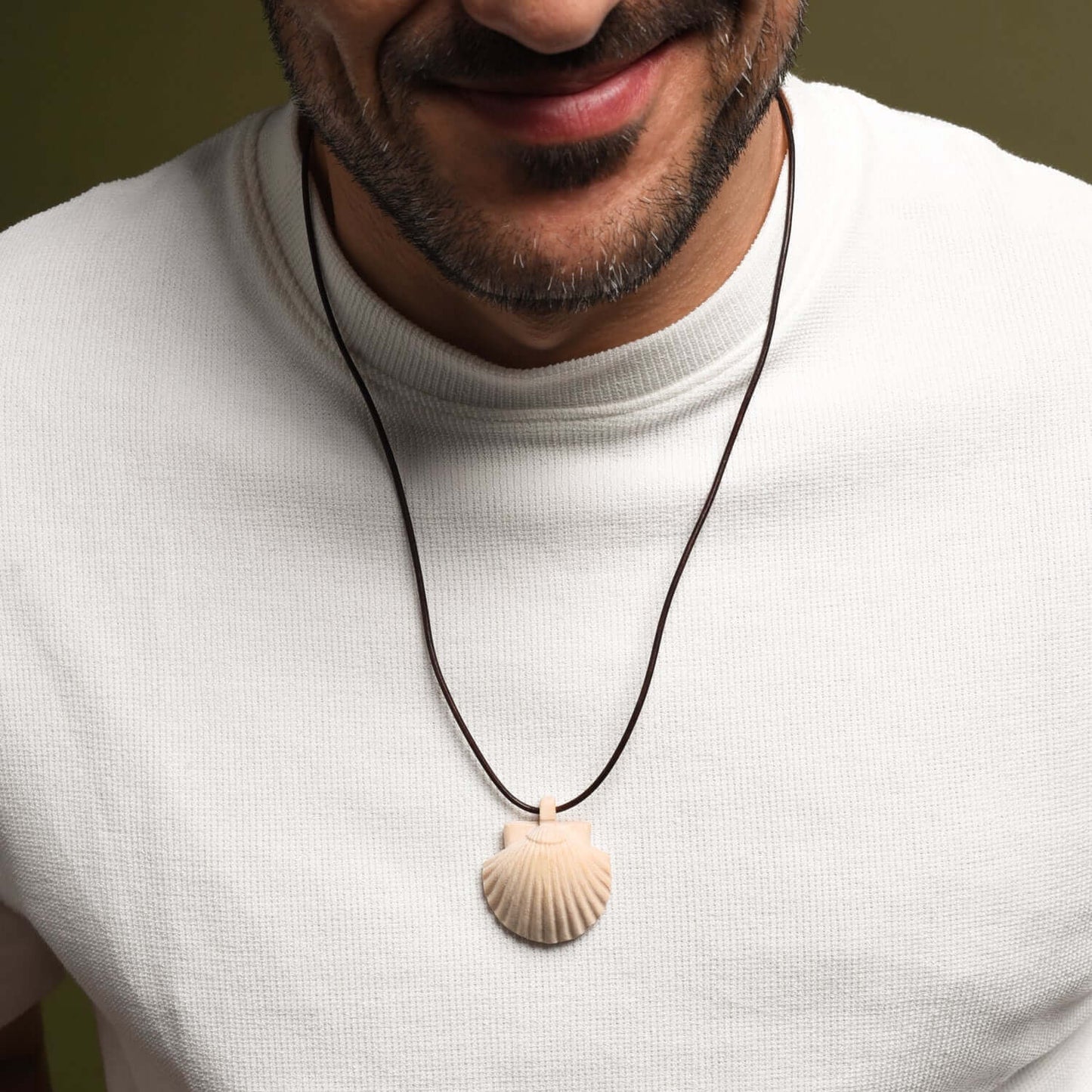 PILGRIMS SHELL - NECKLACE - WOOD AND ROPE