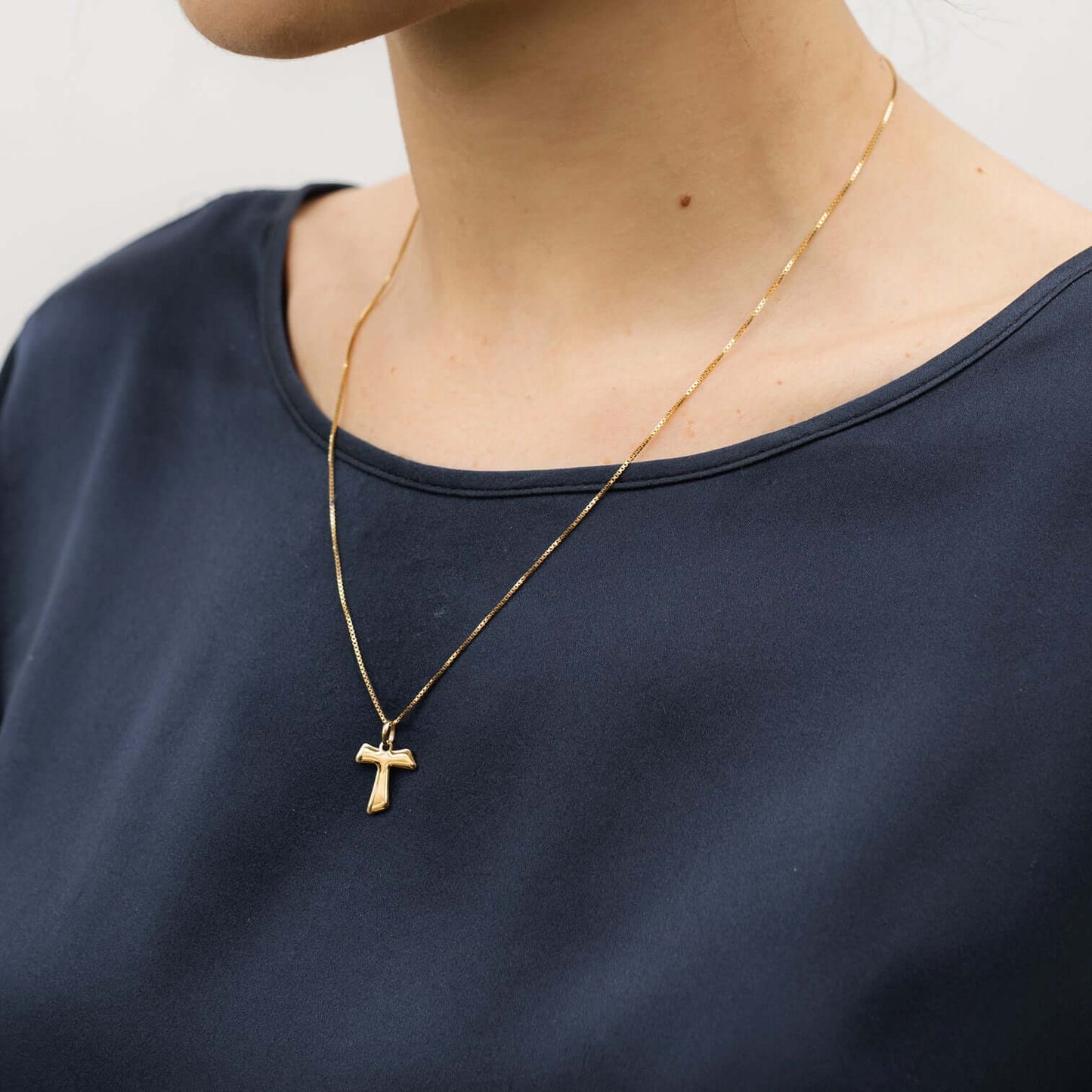 TAU - CROSS PENDANT - GOLD
